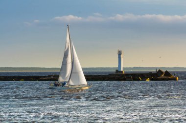 Zevk tekne Limandan denize yelken