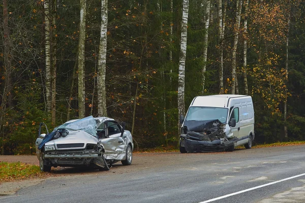 Auto po vážné nehodě na silnici — Stock fotografie