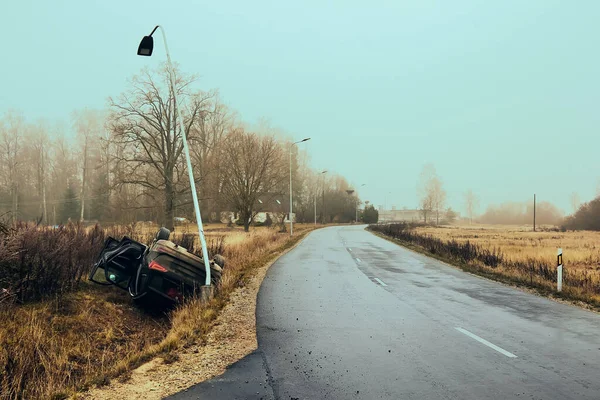 Kasım 2019 Sidgunda Letonya Kaygan Yolda Araba Kazası Araç Uygunsuz — Stok fotoğraf