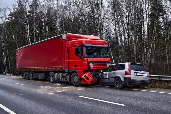 Enero 2020 Sauriesi Letonia Coche Después Una Colisión Con Camión —  Fotos de Stock