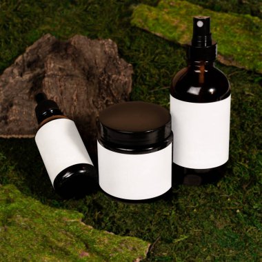 Kozmetik ve ürünlerin doğal arka plan eko-dost kozmetik ambalajlı cam satışı