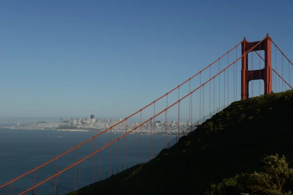 Golden Gate, y vistas impresionantes de la ciudad — Foto de Stock
