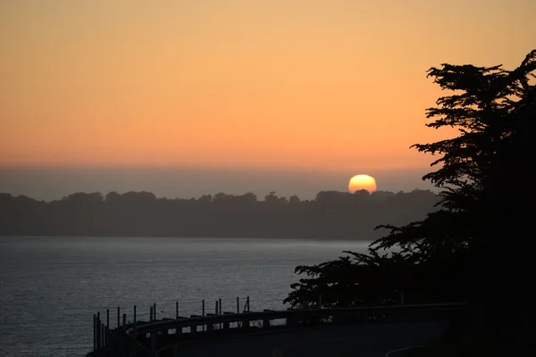 Solnedgång i utkanten av staden San Francisco — Stockfoto