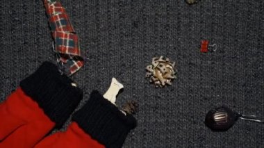 Stop motion dışarı kırmızı yanıyor almak süslemeleri ve Noel hediyeleri