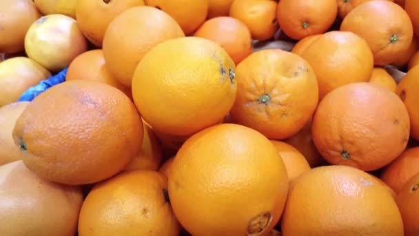 Montón de naranja grande, movimiento de la sartén — Vídeos de Stock