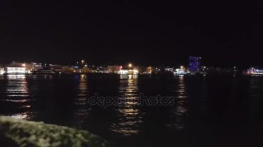 Gece feribot görünümünden deniz manzarası