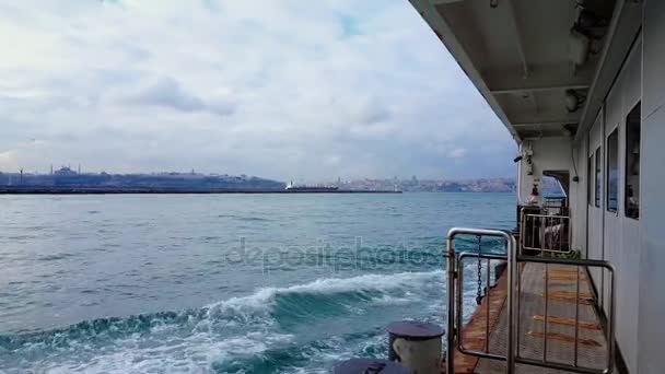 Bosphorus uitzicht vanaf de veerboot — Stockvideo