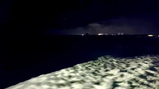 Meerblick von der Fähre bei Nacht — Stockvideo