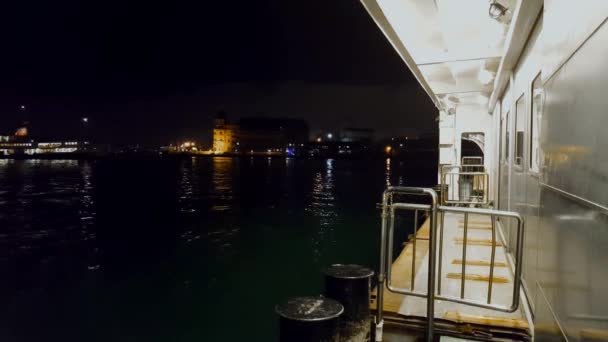 Vista del paisaje marino desde el ferry por la noche — Vídeos de Stock