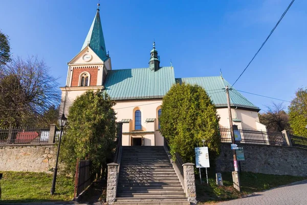 26. října 2019, Lanckorona, Polsko. Kostel sv. Jana Křtitele římskokatolické církve — Stock fotografie