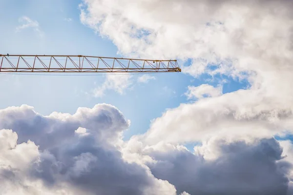 Crane and beautiful cloudy sky. Details. White and gray clouds. Incredible sky with clouds — Stock Photo, Image