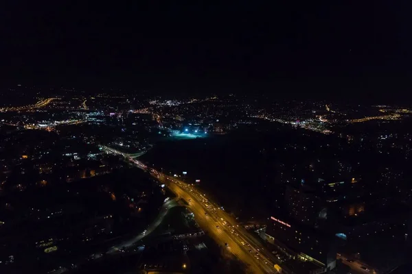 26 октября 2019 года. Краков, Польша. Ночной город с сияющими огнями, — стоковое фото