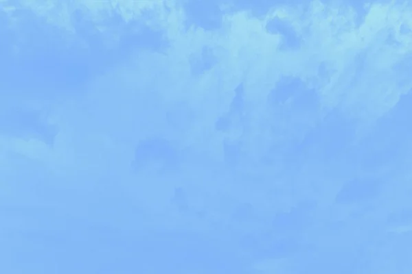 淡淡的蓝天背景，淡淡的云彩 — 图库照片