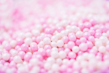 Pastel pembe ve beyaz arka plan. Şekerparem. Şekerin dokusunu serpiyor. Bokeh, bulanık arkaplan