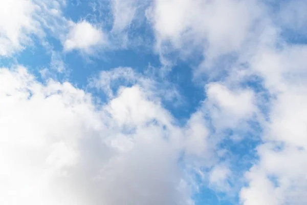 Light blue sky with cirrocumulus clouds. Beautiful sky background — Stock Photo, Image