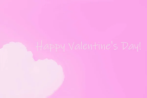 Feliz día de San Valentín, tarjeta de felicitación. Fondo rosa. Nube blanca en forma de corazón sobre fondo rosa —  Fotos de Stock
