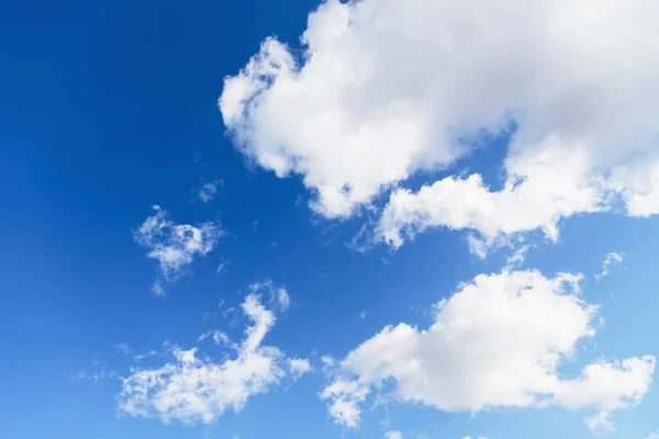 白い雲と空 美しい空の背景 コピースペース — ストック写真