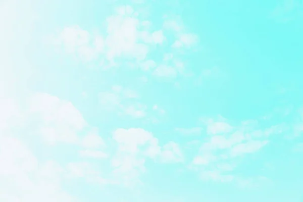 Mooie Lucht Met Witte Wolken Bleke Turquoise Aqua Kleur Afgezwakt — Stockfoto