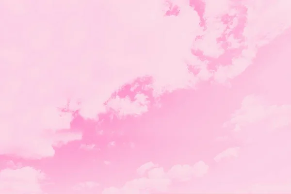 粉红的天空笼罩着云彩 美丽的明亮天空背景 — 图库照片