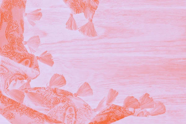 Pembe Mercan Desenli Püsküllü Turuncu Fular — Stok fotoğraf