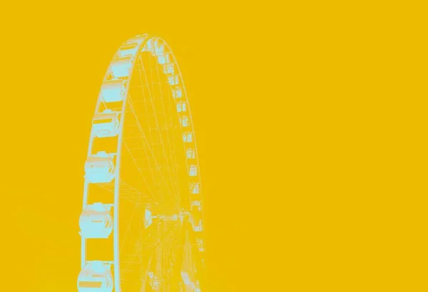 Roue Ferris Bleu Menthe Fluo Sur Fond Jaune Vif Orange — Photo