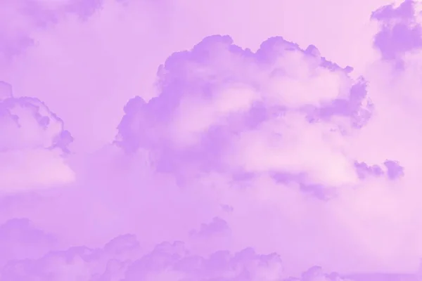 Mooie Paarse Wolken Een Bleke Violette Hemel Gradiënt Kleur — Stockfoto