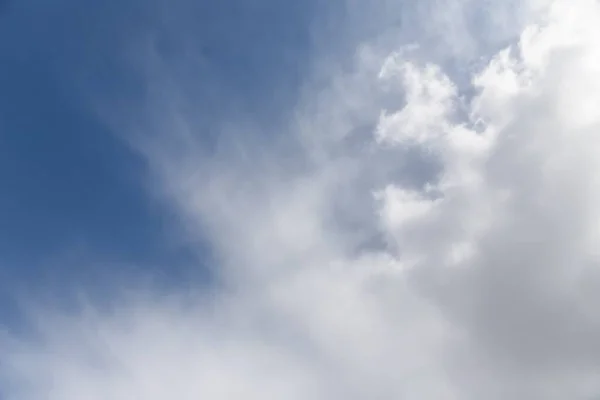 Hermoso Fondo Del Cielo Con Nubes Blancas Cirrocumulus — Foto de Stock