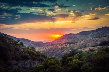 günbatımı, dağlar