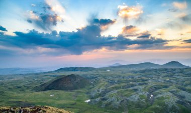 Volkanik highlands gün batımında