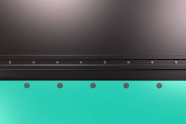 Siyah zemin üzerine dikdörtgen renkli plaka perçin