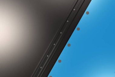 Siyah zemin üzerine dikdörtgen renkli plaka perçin