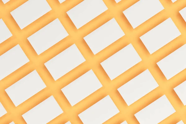 Weiße leere Visitenkarten-Attrappe auf orangefarbenem Hintergrund — Stockfoto
