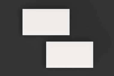 Siyah arka plan üzerine beyaz boş kartvizit mock-up