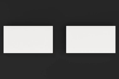 Siyah arka plan üzerine beyaz boş kartvizit mock-up