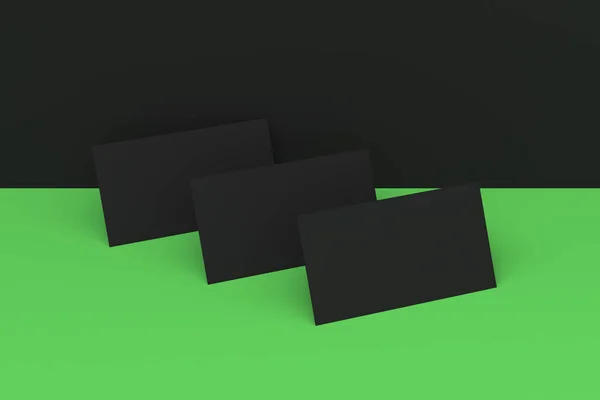 Чорні порожні візитки глузують на чорно-зеленому тлі — стокове фото