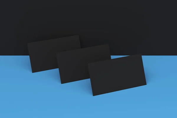 Чорні порожні візитки глузують на чорно-синьому фоні — стокове фото