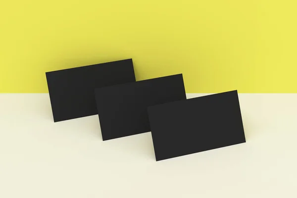 Чорні порожні візитки глузують на білому і жовтому фоні — стокове фото