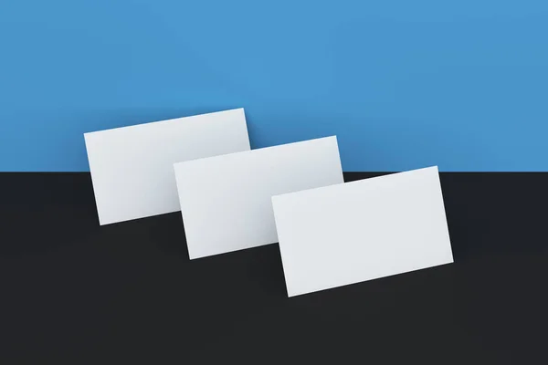 Witte lege visitekaartjes mock-up op zwarte en blauwe achtergrond — Stockfoto
