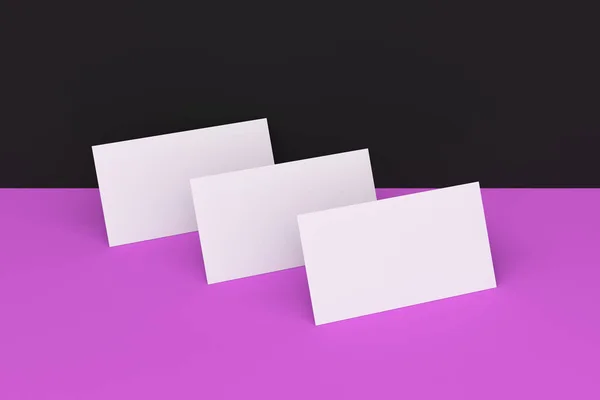 Branco branco branco cartões de visita mock-up em preto e violeta backgroun — Fotografia de Stock