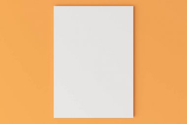 Boş beyaz kapalı broşür mock-up turuncu zemin üzerine