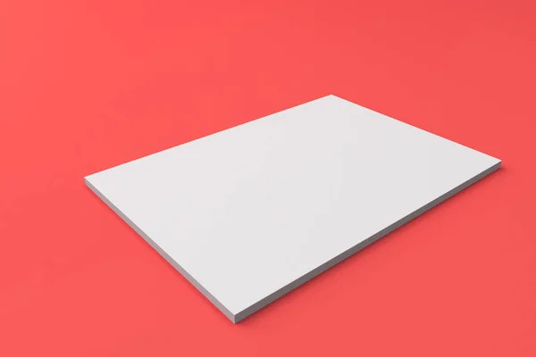 Простой белый закрытый макет брошюры на красном фоне — стоковое фото