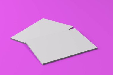 İki boş beyaz kapalı broşür mock-up Menekşe arka plan üzerinde