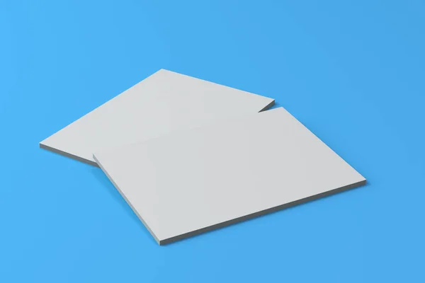 Dos blanco en blanco folleto cerrado maqueta sobre fondo azul — Foto de Stock