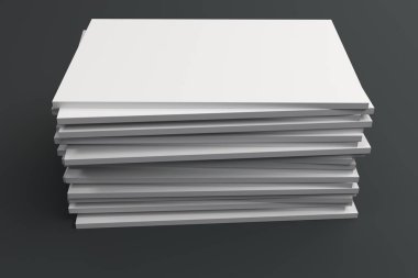 Boş beyaz kapalı broşür mock-up siyah arka plan üzerine yığını