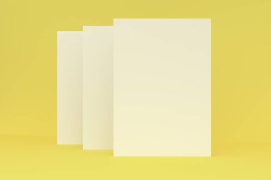 Üç boş beyaz kapalı broşür mock-up Sarı zemin üzerine