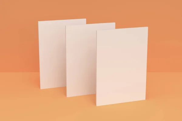 Три чистых белых закрытых брошюры макет на оранжевом фоне — стоковое фото