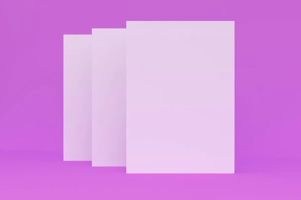 Três branco branco fechado brochura mock-up em fundo violeta — Fotografia de Stock