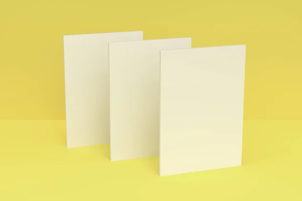 Tres blanco en blanco folleto cerrado maqueta sobre fondo amarillo — Foto de Stock