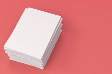 Boş beyaz kapalı broşür mock-up kırmızı zemin üzerine yığını