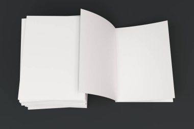 Yığın boş beyaz kapalı ve bir açık broşür mock-up bla üzerinde